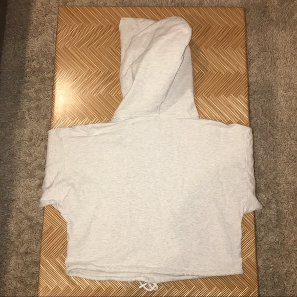 The Constant Ola cropped Hoodie - Picture 11 of 15